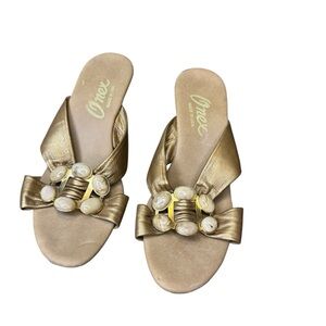 👡Vintage Onex Gold Heeled Sandals Size 9 Beaded Bow Slip On Shoes✨